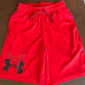 Boys Under Armor Mesh Shorts, size medium